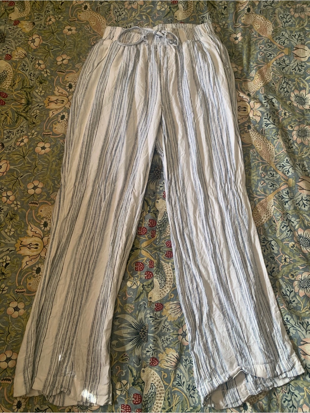 Briggs New York White & Gray Striped Wide Leg Drawstring Pants